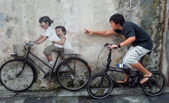 Interactive Painting..ภาพเขียน street art ที่ดึงให้คนมีส่วนร่วม